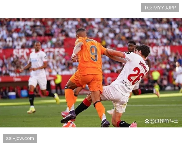 塞维利亚胡安·桑切斯停赛,右路防守面临人员调整 塞维利亚胡安·桑切斯停赛,右路防守面临人员调整